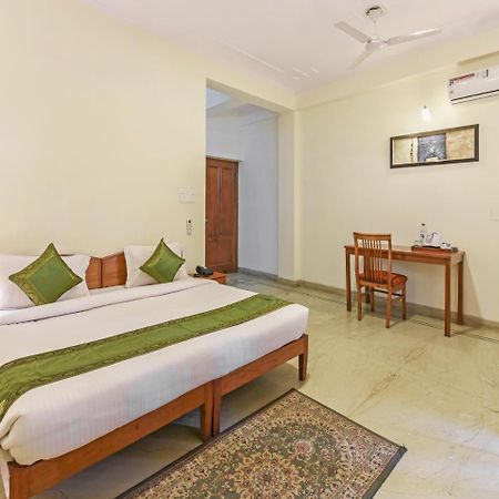 Treebo Trip The Nest Corporate Hotell Greater Noida Exteriör bild