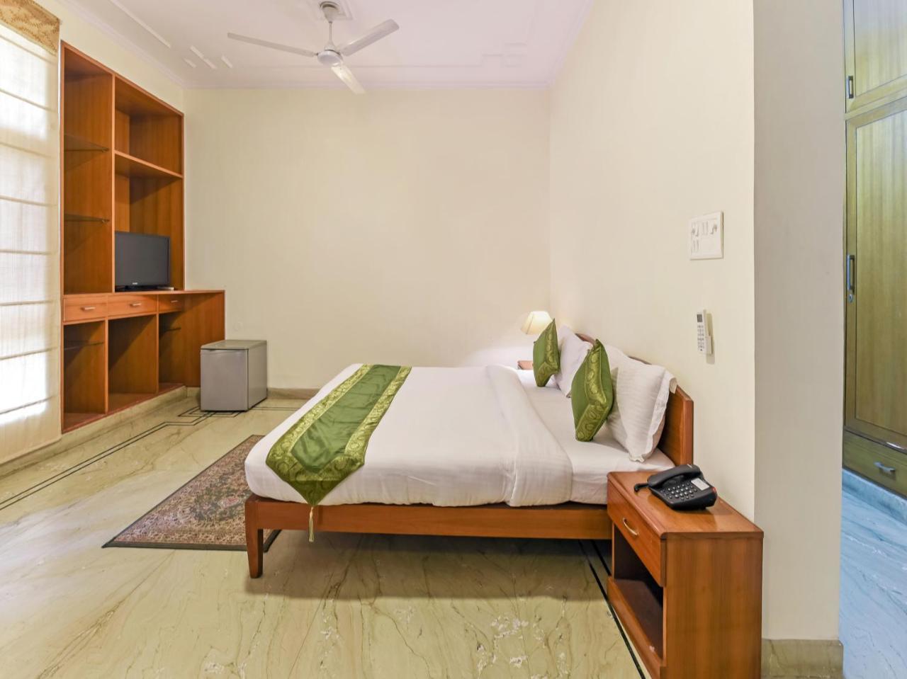 Treebo Trip The Nest Corporate Hotell Greater Noida Exteriör bild