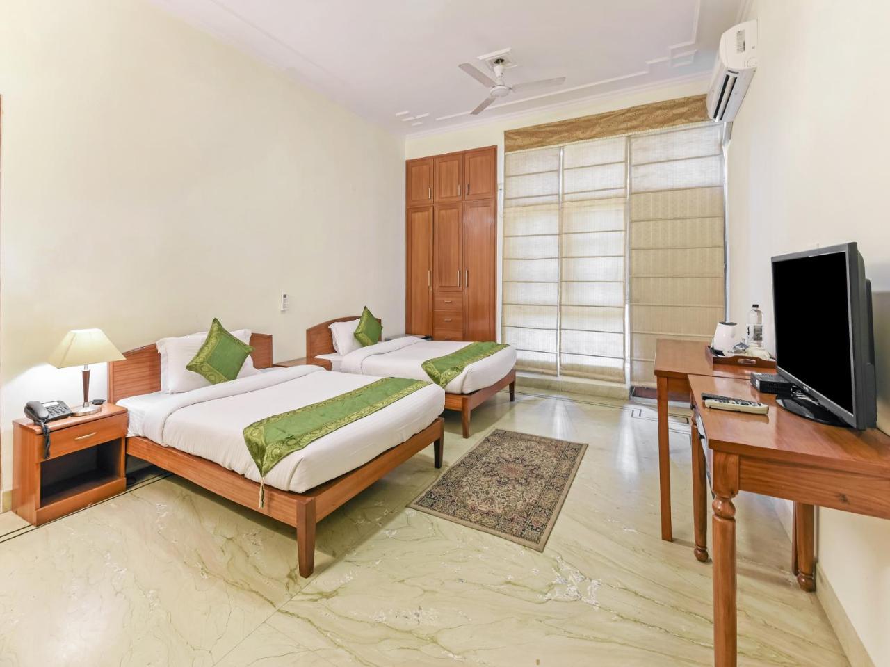 Treebo Trip The Nest Corporate Hotell Greater Noida Exteriör bild