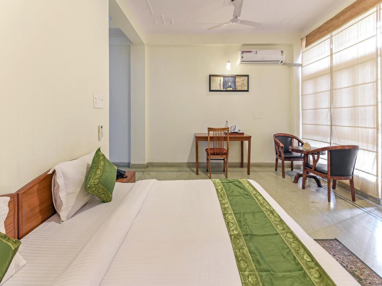 Treebo Trip The Nest Corporate Hotell Greater Noida Exteriör bild