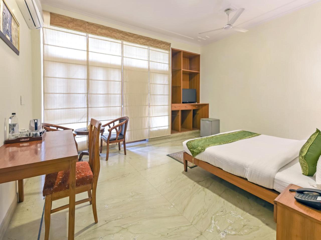 Treebo Trip The Nest Corporate Hotell Greater Noida Exteriör bild