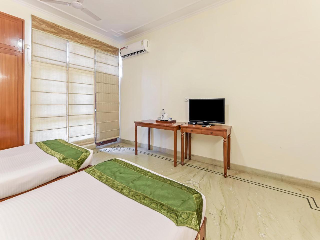 Treebo Trip The Nest Corporate Hotell Greater Noida Exteriör bild