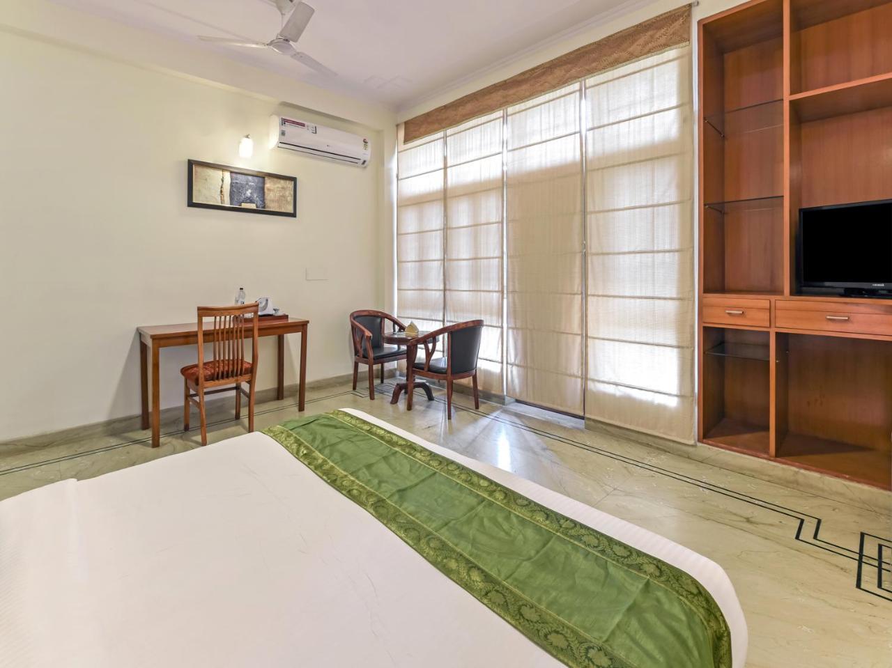 Treebo Trip The Nest Corporate Hotell Greater Noida Exteriör bild